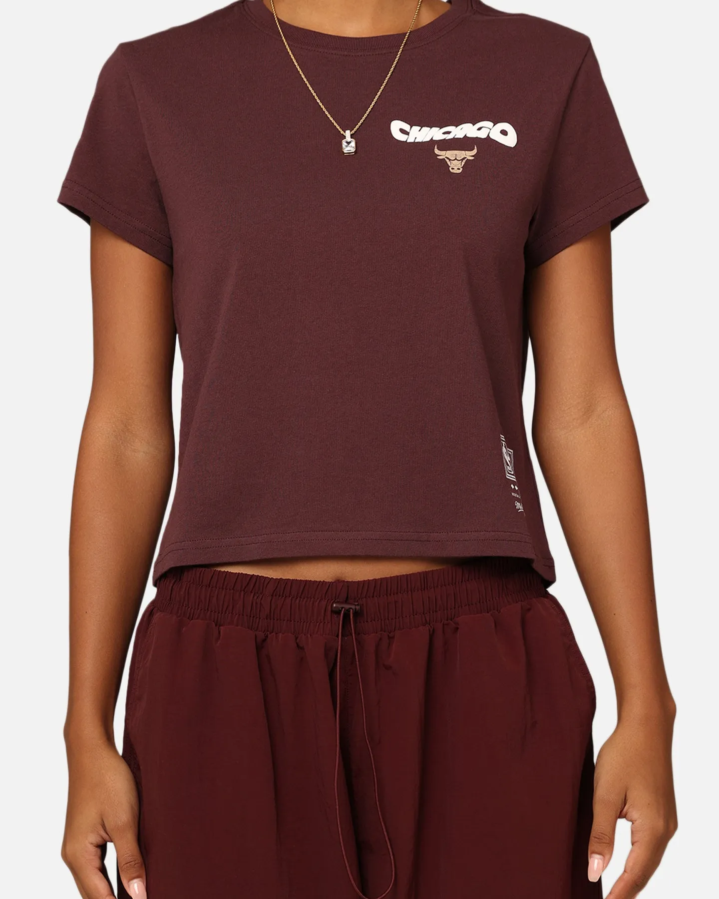 Mitchell & Ness Women's Chicago Bulls Wavey Text Shrunken Baby T-Shirt Fudge
